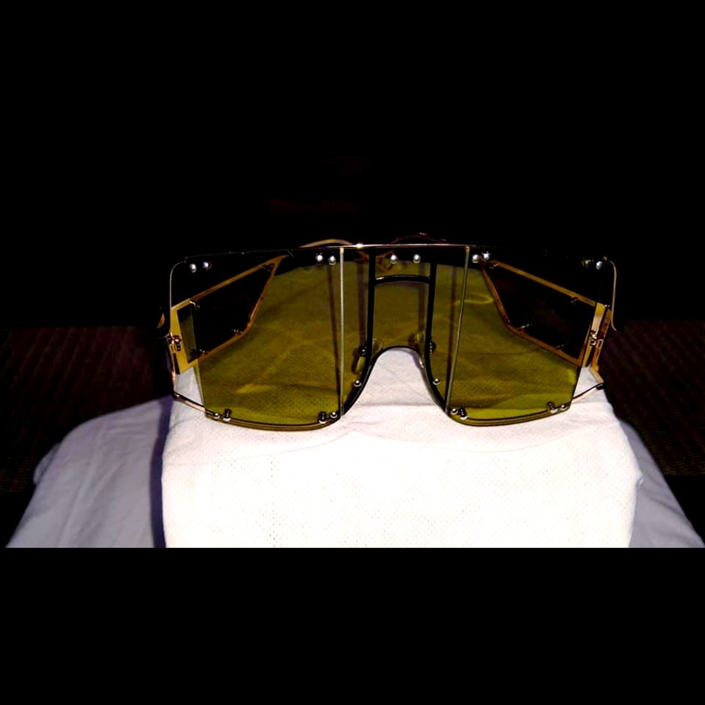 XL Shades - Picture 4 of 5